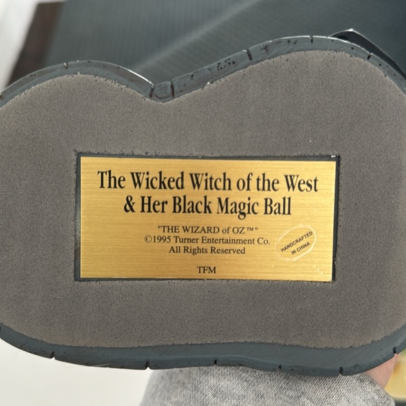 Franklin Mint Witch Snow Globe (figure in globe is detached) - Picture 4 of 6